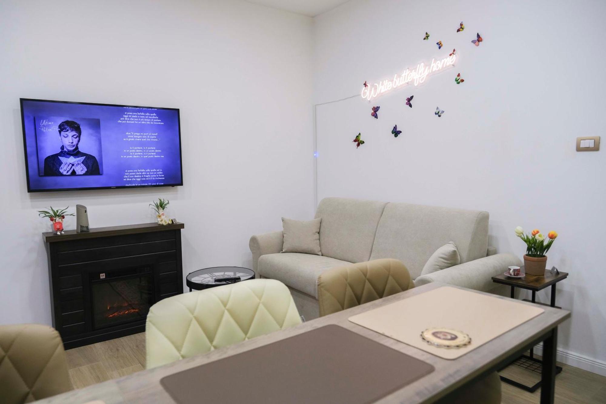 White Butterfly Apartment *